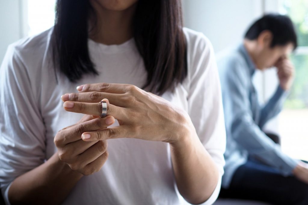 What Are The Signs Of An Unhappy Marriage - 15 Clear Signs